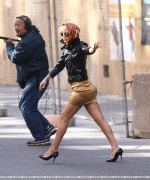 Kate Hudson in a tight mini skirt 