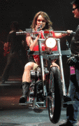Miley Cyrus en Portland iniciando su Gira Mundial de Conciertos Fotos