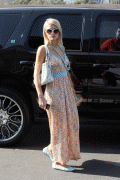 Paris Hilton out with dude in Malibu 